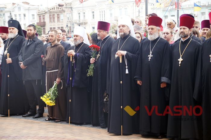 підняття українського прапору у Вінниці фото