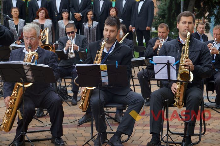 підняття українського прапору у Вінниці фото