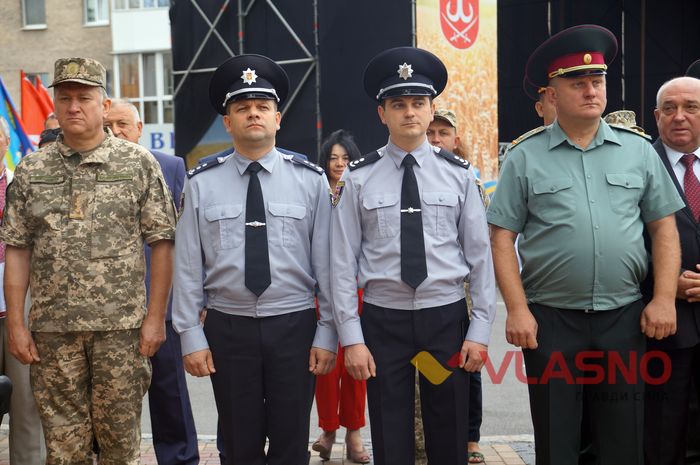 підняття українського прапору у Вінниці фото