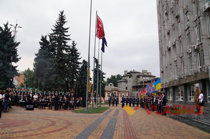 підняття українського прапору у Вінниці фото