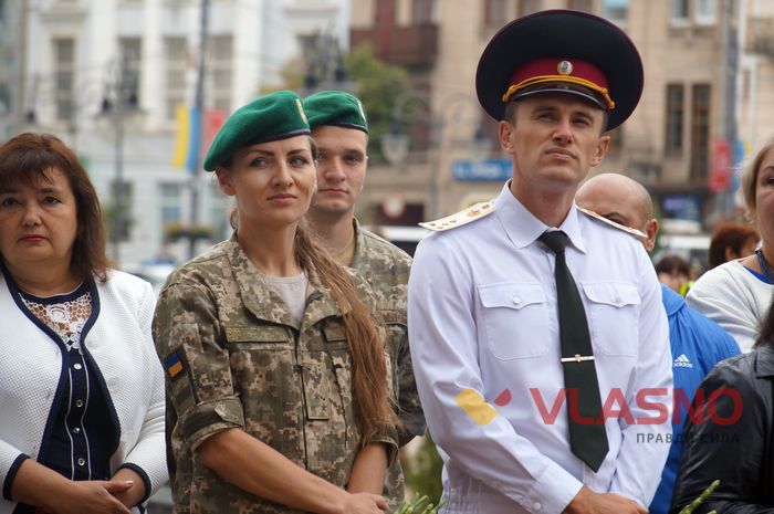 підняття українського прапору у Вінниці фото