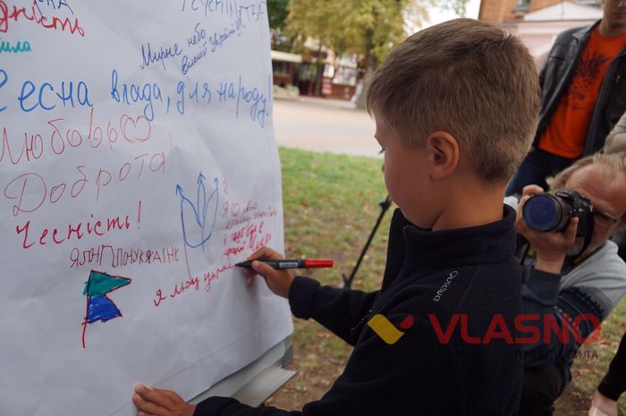 торт у вигляді українського прапора у Вінниці фото
