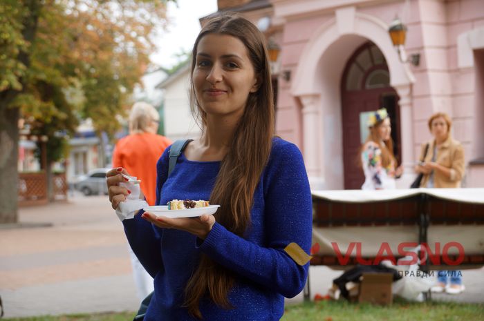 торт у вигляді українського прапора у Вінниці фото