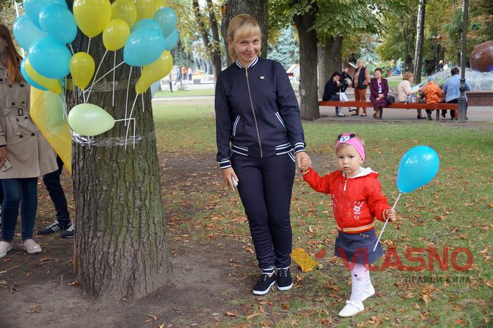 торт у вигляді українського прапора у Вінниці фото