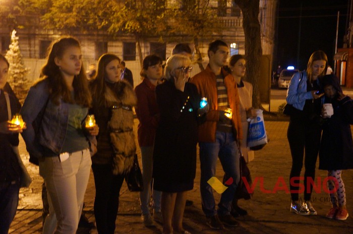 вшанування героїв Іловайська у Вінниці фото