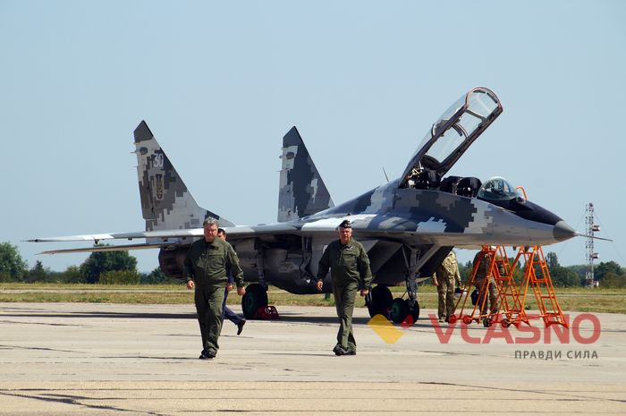 Президент на винищувачі, десантування із прапором та бойова авіація — як Вінниця «день неба» відзначає 