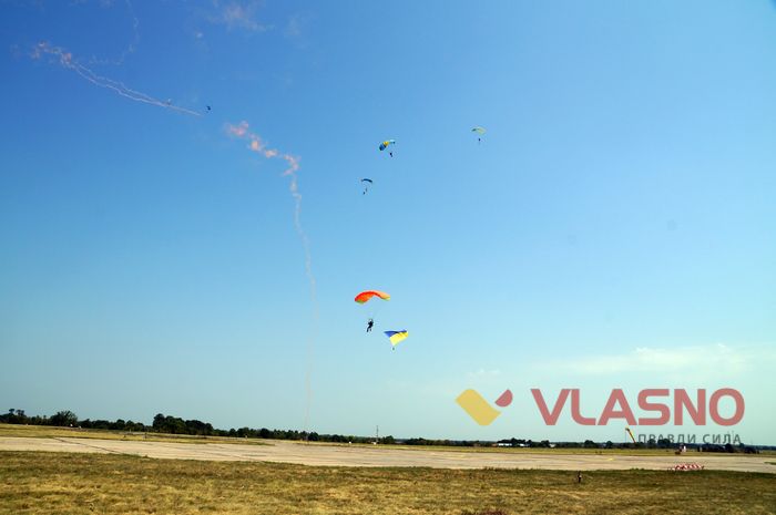 Президент на винищувачі, десантування із прапором та бойова авіація — як Вінниця «день неба» відзначає 