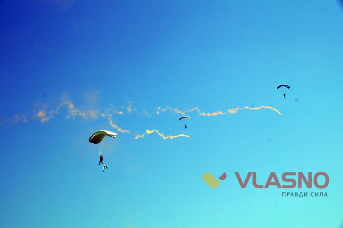 Президент на винищувачі, десантування із прапором та бойова авіація — як Вінниця «день неба» відзначає 