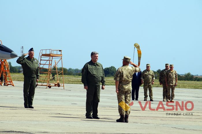 Президент на винищувачі, десантування із прапором та бойова авіація — як Вінниця «день неба» відзначає 