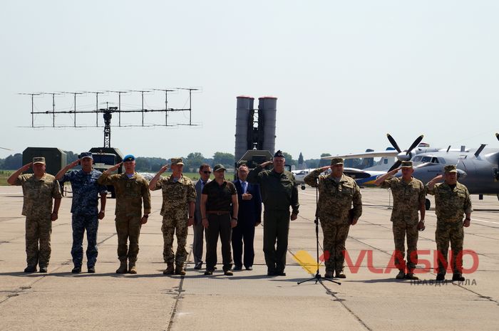 Президент на винищувачі, десантування із прапором та бойова авіація — як Вінниця «день неба» відзначає 