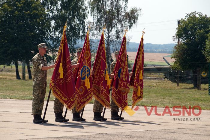 Президент на винищувачі, десантування із прапором та бойова авіація — як Вінниця «день неба» відзначає 
