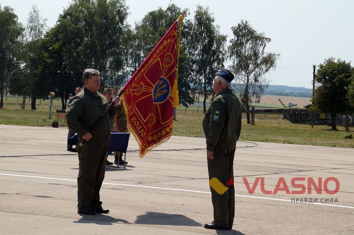 Президент на винищувачі, десантування із прапором та бойова авіація — як Вінниця «день неба» відзначає 