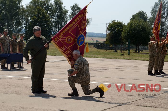 Президент на винищувачі, десантування із прапором та бойова авіація — як Вінниця «день неба» відзначає 
