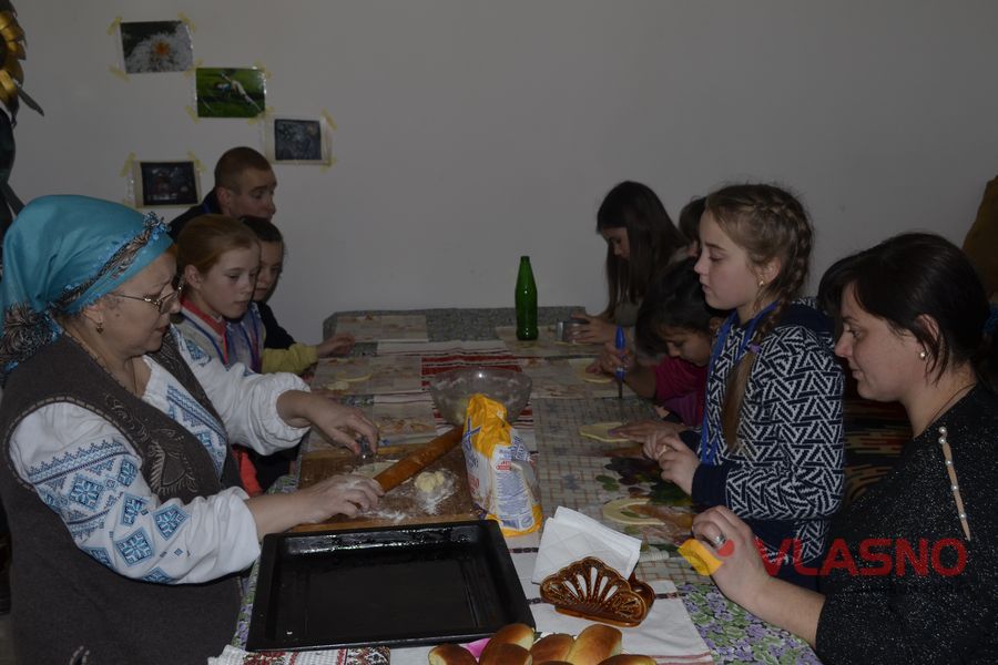 Dity-kuvaly-pidkovy-oberehy-dlya-soldativ-3