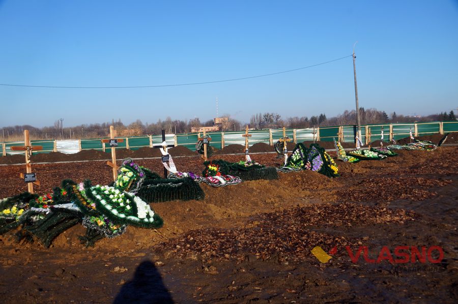 Поліція, пси та охорона – на Сабарові продовжується «цвинтарне» протистояння 