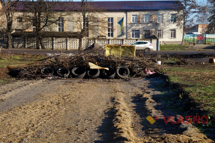 Поліція, пси та охорона – на Сабарові продовжується «цвинтарне» протистояння 