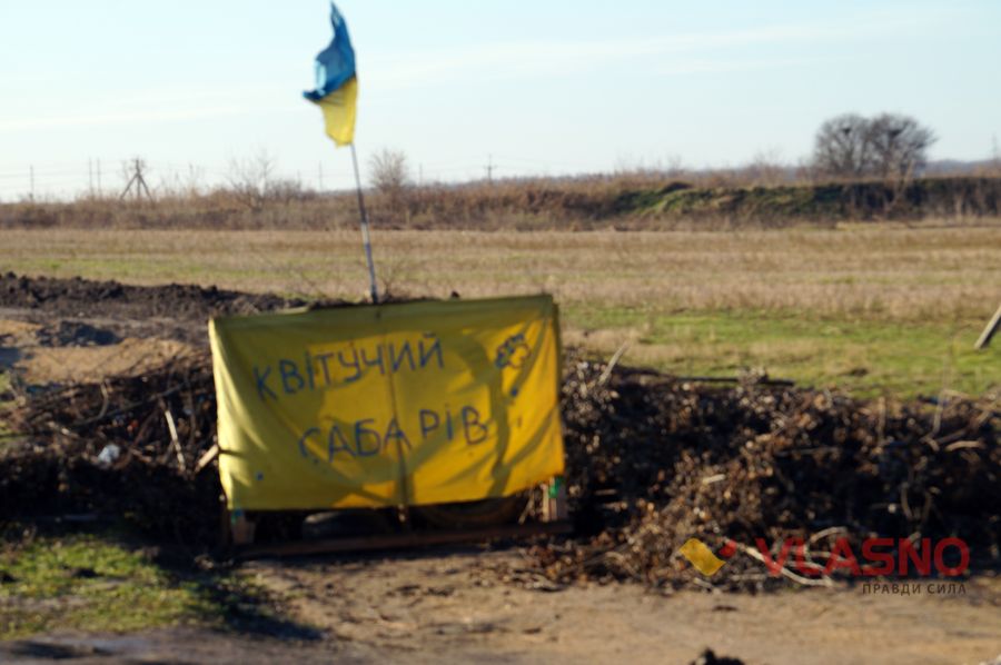 Поліція, пси та охорона – на Сабарові продовжується «цвинтарне» протистояння 
