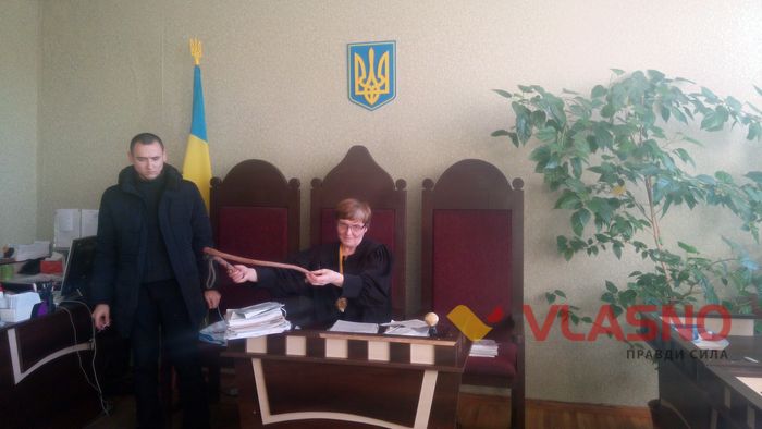 «Сміттєві розборки» у Стрижавці: з обстріляного вінничанина вимагають 25 тисяч гривень