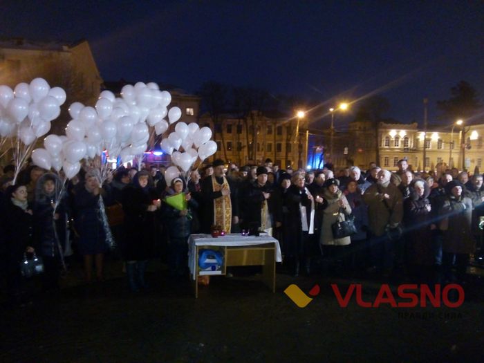 панахида за Небесною Сотнею у Вінниці фото