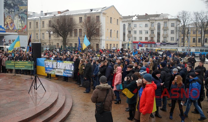 хода на честь Героїв Небесної Сотні у Вінниці фото