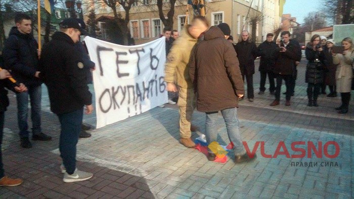 спалення російського прапору у Вінниці фото