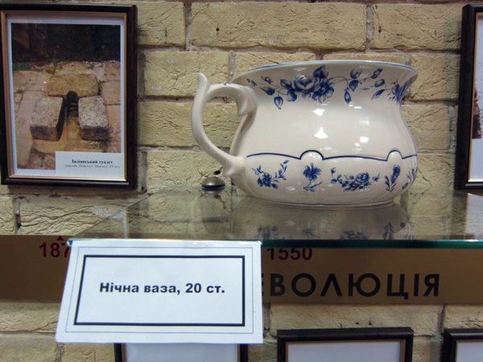 музей туалету в Шаргороді фото