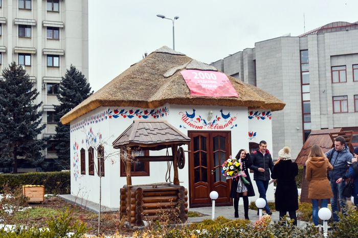 вінничани побралися у "хаті одружень" Саакашвілі фото