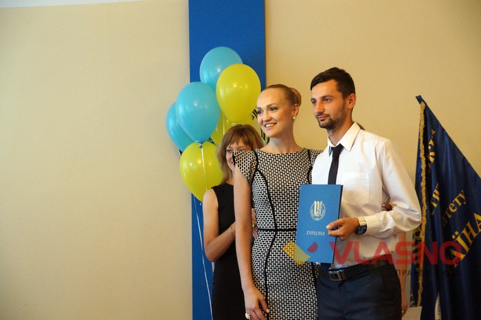 випускний в університеті "Україна" у Вінниці фото