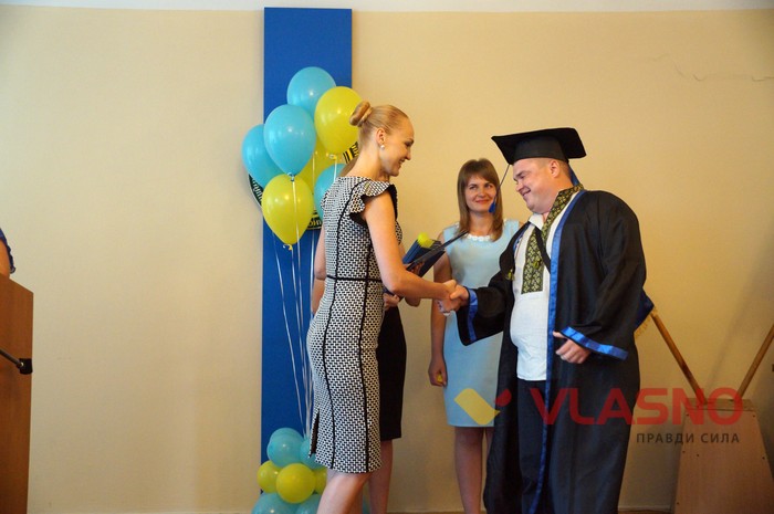 випускний в університеті "Україна" у Вінниці фото