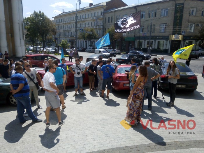 акція під Вінницькою облрадою щодо розмитнення автомобілів фото