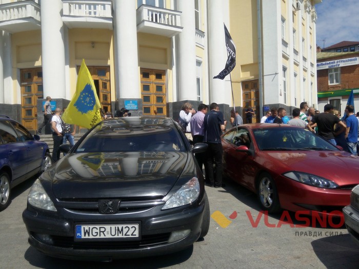 акція під Вінницькою облрадою щодо розмитнення автомобілів фото