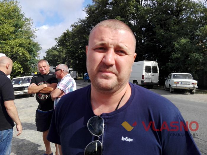 Мешканці Сабарова не пустили техніку для будівництва кладовища