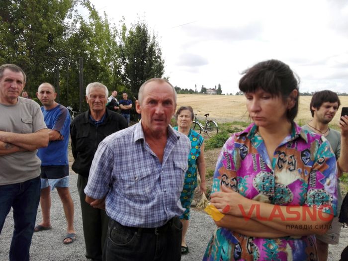 Мешканці Сабарова не пустили техніку для будівництва кладовища