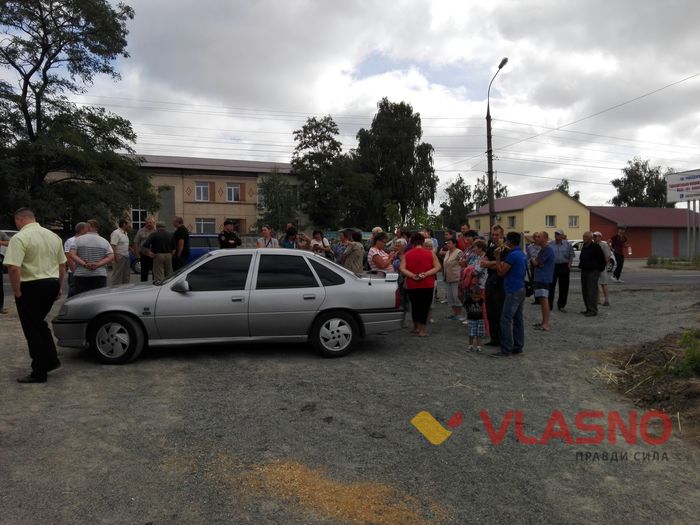 Мешканці Сабарова не пустили техніку для будівництва кладовища