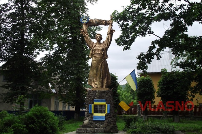 Пам'ятник Незалежності України у Яблуневі фото