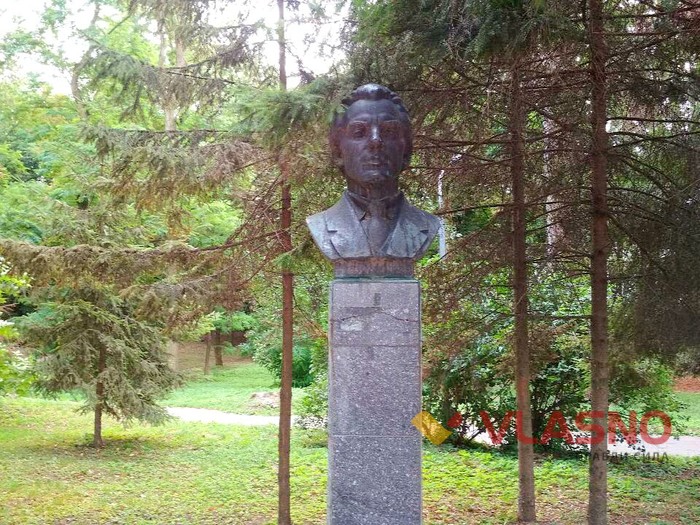 алея літераторів у Вінниці фото