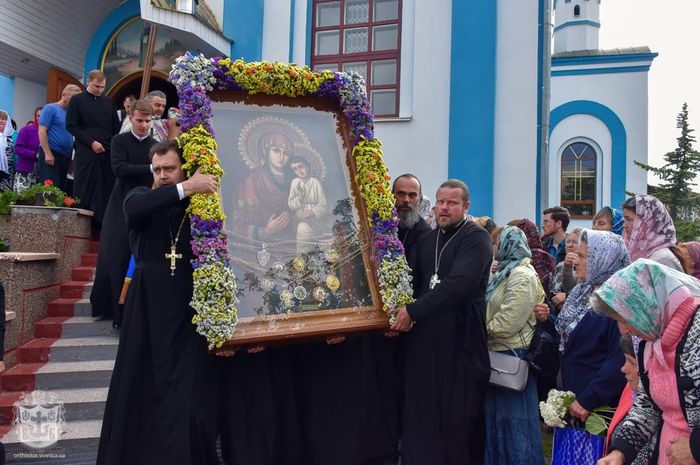 паломництво до "калинівського дива" фото
