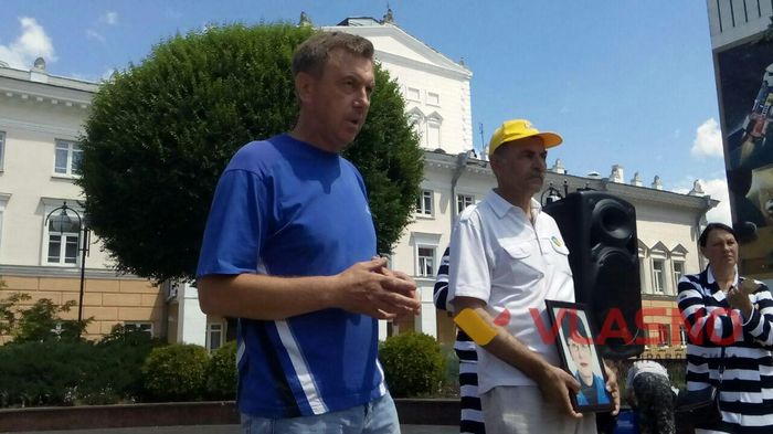 Земля, молочна кухня, Тимошенко і Тягнибок — про що сьогодні говорили на віче у Вінниці