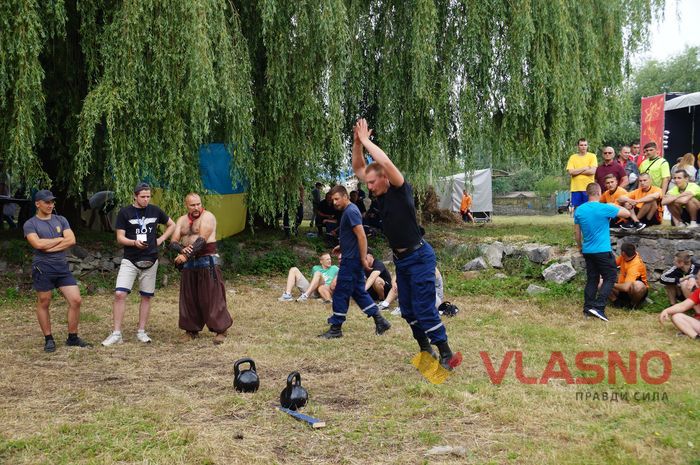 змагання на фестивалі "Живий вогонь" у Хмільнику фото