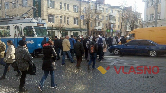 активісти перекрили дорогу у Вінниці фото