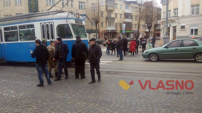 перекрили дорогу біля облради у Вінниці фото