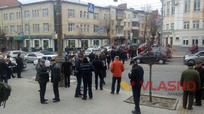перекрили дорогу біля облради у Вінниці фото