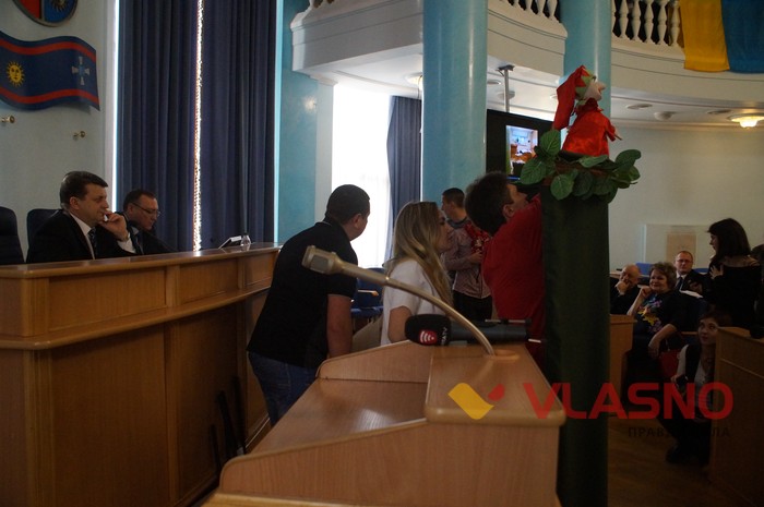 лялькова вистава на сесії Вінницької облради фото