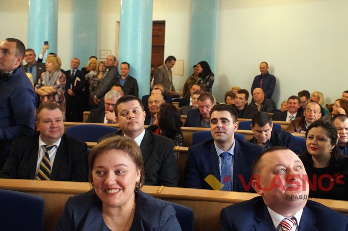 лялькова вистава на сесії Вінницької облради фото