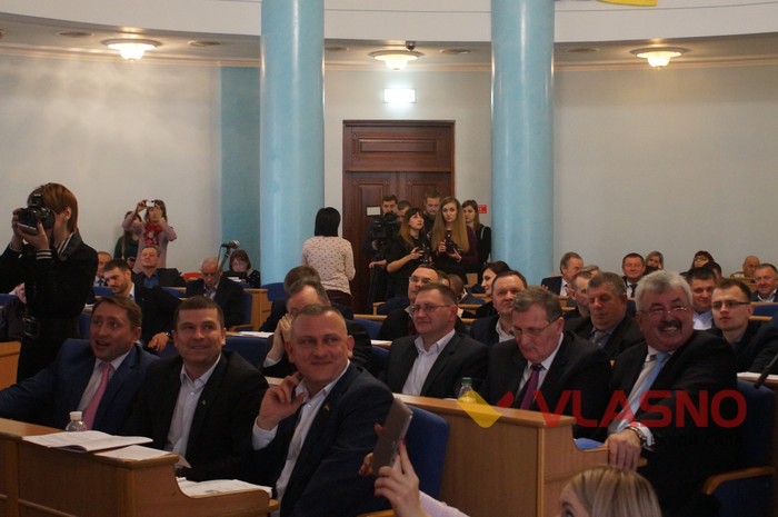 лялькова вистава на сесії Вінницької облради фото