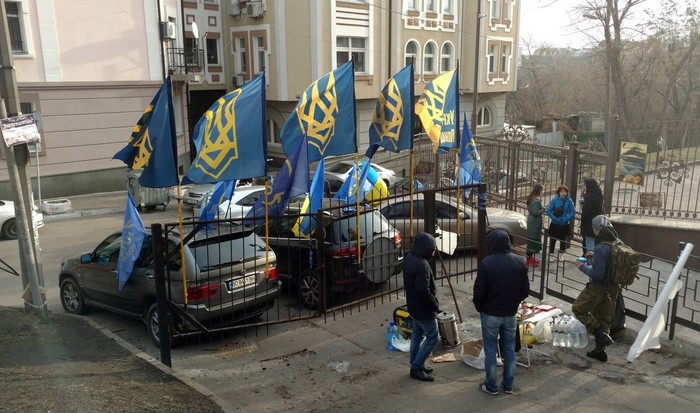 активісти під судом Насірова фото