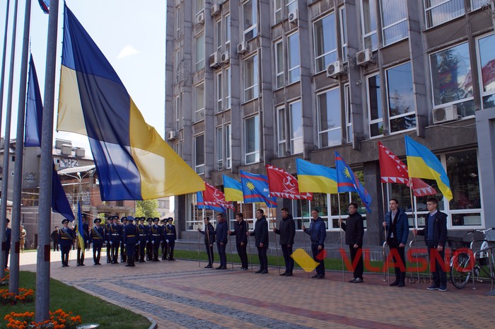 підняття прапорів на честь безвізу у Вінниці фото