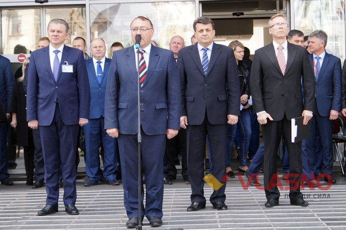 підняття прапорів на честь безвізу у Вінниці фото