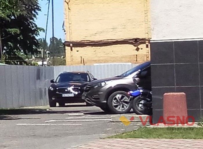 автомобілі вінницьких суддів фото