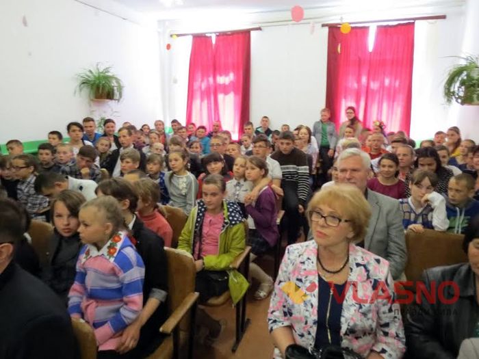 вінницькі волонтери відвідали слабозорих дітей фото